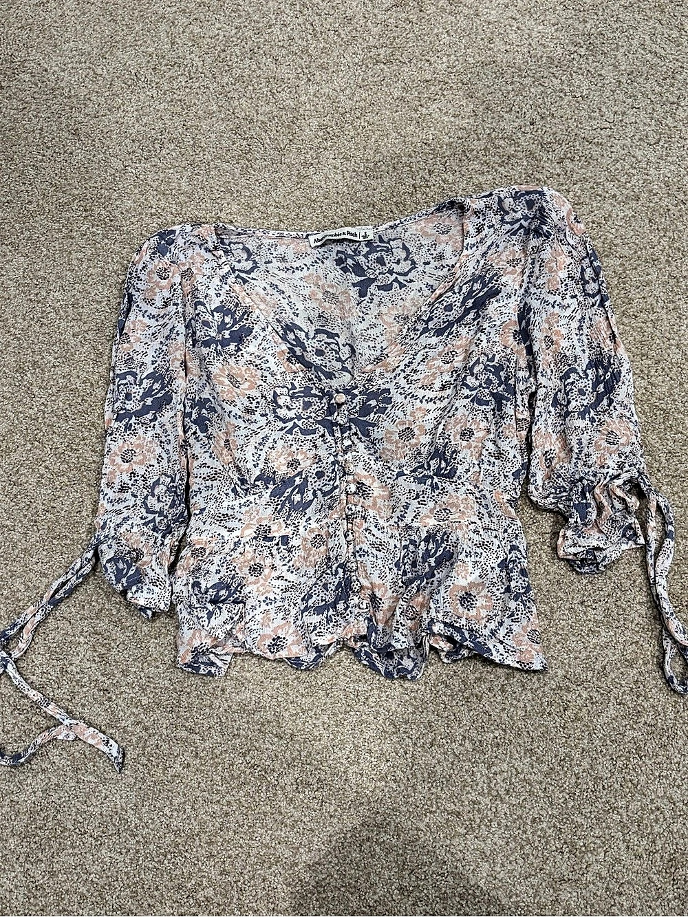 Abercrombie & Fitch Floral Tie-Sleeve Blouse in Blue & Pink Size Small